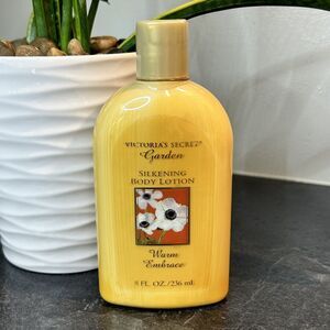 Victoria's Secret Garden WARM EMBRACE‎ 8 oz Silkening Body Lotion DISCONTINUED